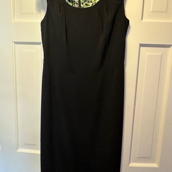 Tahari Sleeveless black dress w pretty green lining - Picture 3 of 4